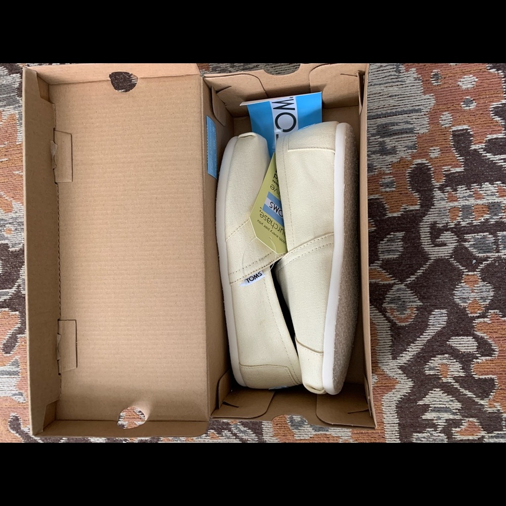 Cream NWT Toms